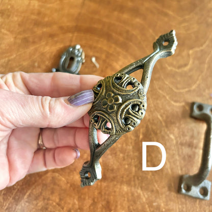 Tray & Sign Handles | Antiqued/Rusty/Bronze