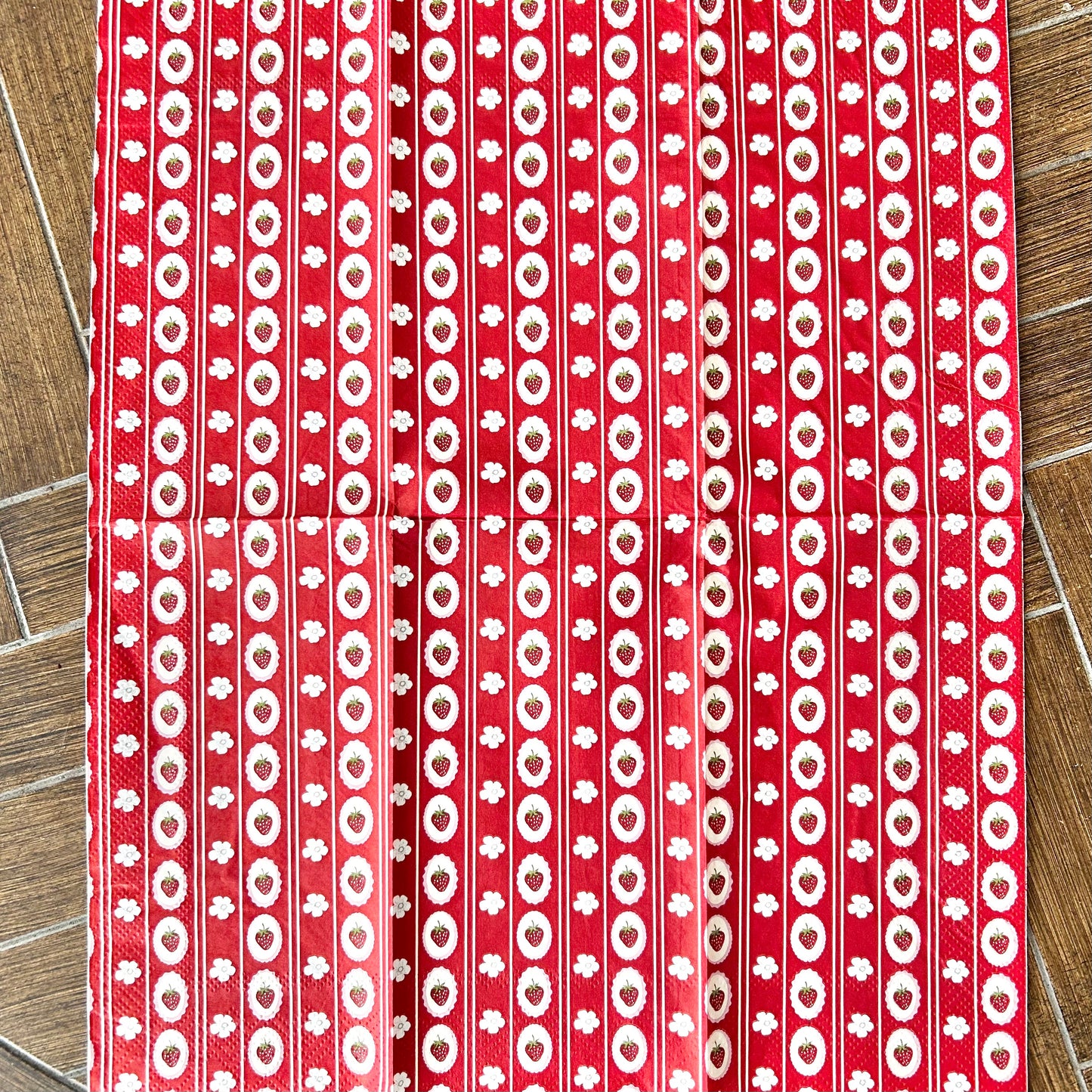 Napkin | Strawberries and Flowers