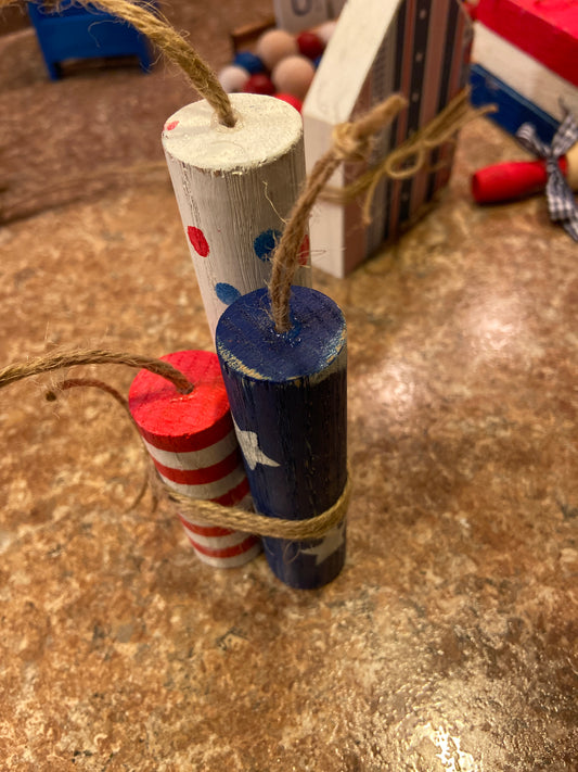 DIY Decorative Mini Wooden Patriotic Candles